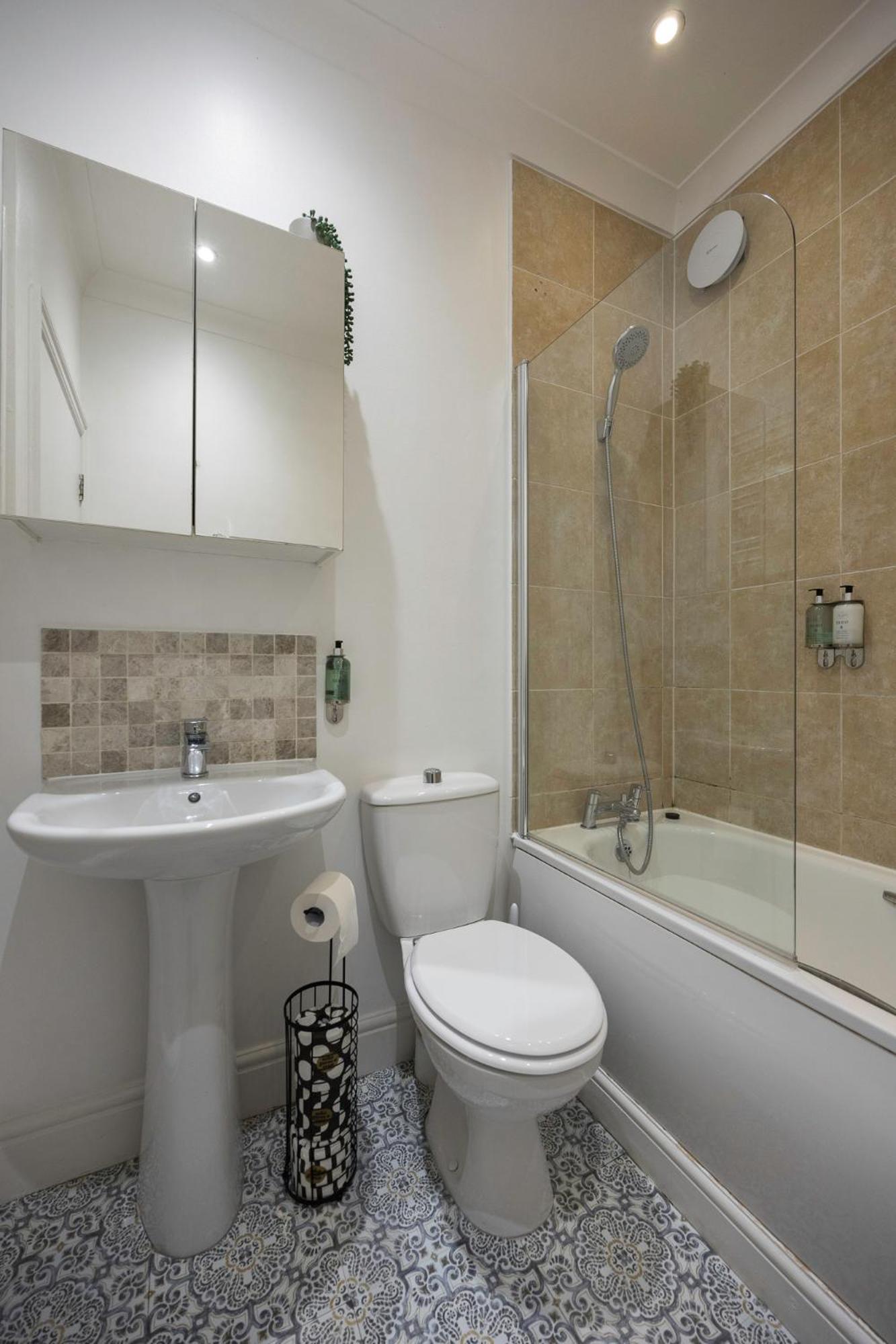 2 Bedroom Flat - With King Sized Beds, Netflix And Sky - Perfect For Contractors, Vacation Guests Or Those Relocating Brighton Exterior foto